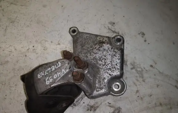 Volvo S40, V40 Engine mount bracket 30611139 A1765