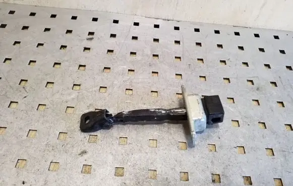 Mitsubishi Outlander Rear door check strap stopper
