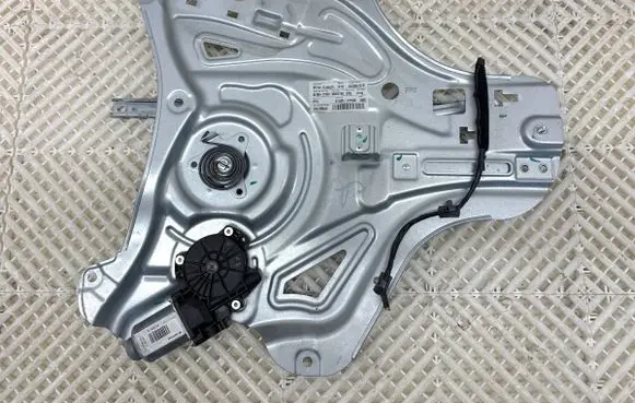 Hyundai ix35 Front door window regulator with motor 824802Y000