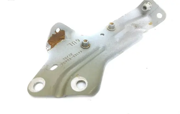 Nissan Qashqai J12 Fender mounting bracket