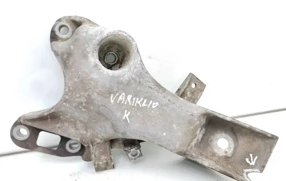 BMW X5 E70 Engine mounting bracket 6778331 24168110 2211676833102