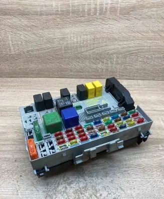 Opel Zafira A Fuse module 24412497 15344887