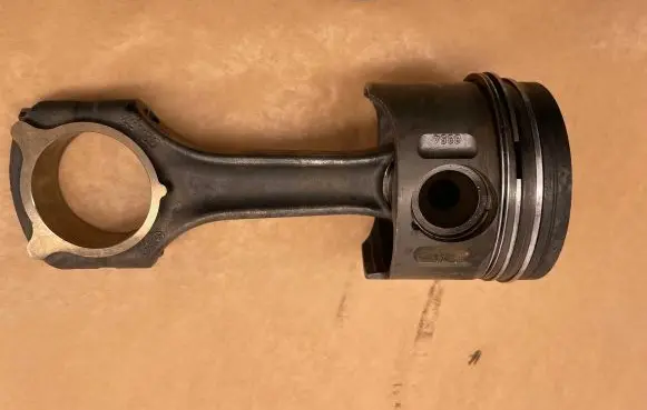 Mercedes-Benz E W211 Connecting rod/conrod A6460300220 A6460300917