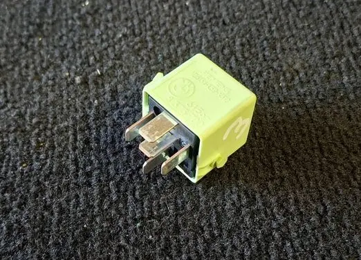BMW 5 E39 Other relay 2334235393312 6136 8373700