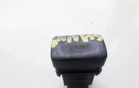 Nissan Sunny Windscreen/window heater switch