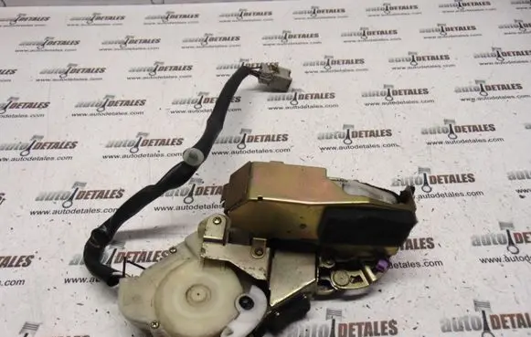 Honda CR-V Front door lock