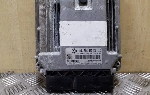 Volkswagen Scirocco Engine control unit/module 03L906022KD 0281015335