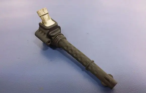 Alfa Romeo Giulietta High voltage ignition coil 0221504036