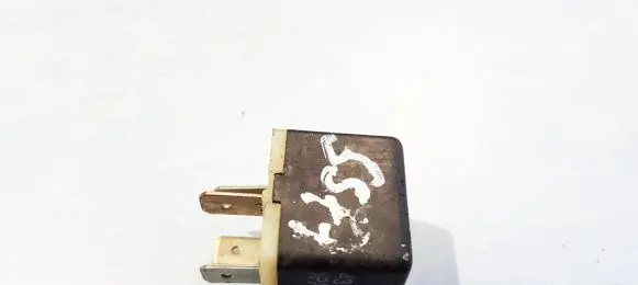 Volkswagen PASSAT B5 Other relay 431951253H