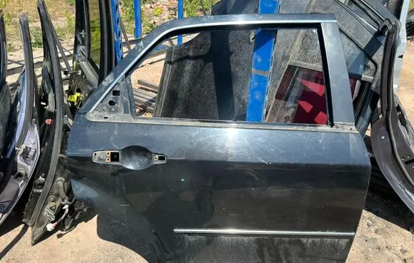 Chrysler 300 - 300C Rear door