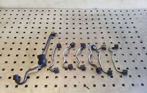 BMW X3 E83 Fuel injector supply line/pipe 