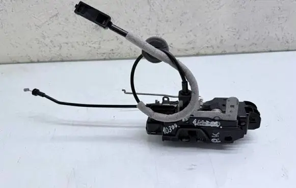 Volvo V40 Front door lock 31440389