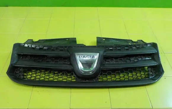 Dacia Sandero II Front bumper upper radiator grill 623107634R