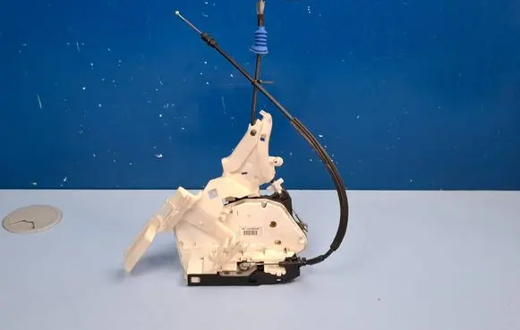 Volkswagen PASSAT CC Rear door lock 5N0839016A 3C8839768B