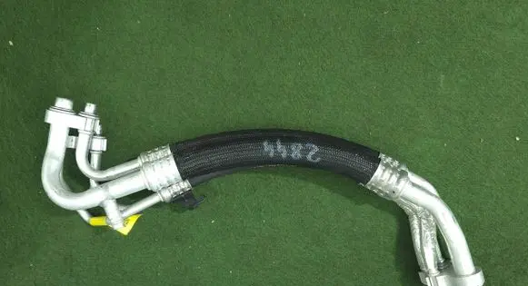 Tesla Model Y Air conditioning (A/C) pipe/hose 180739200A 0428066