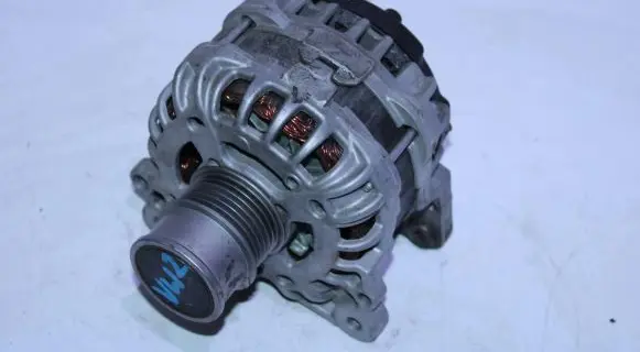 Volkswagen Golf VII Generator/alternator 04E903015A