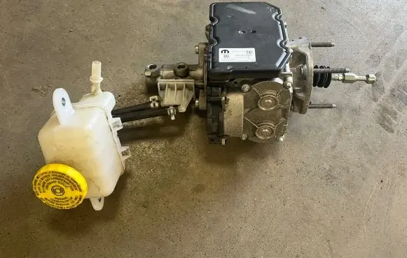 Chrysler Pacifica ABS Pump P68461813AB P68461813