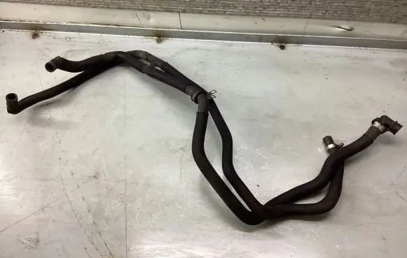 Coolant pipe/hose