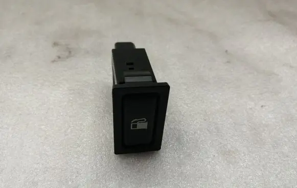 Toyota Avensis T250 Fuel tank opening switch 8484105010 156795