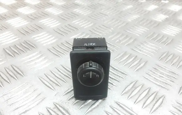 Nissan Almera Tino Wing mirror switch