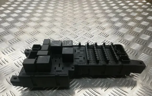 Volvo V70 Fuse module 518717004 8637841