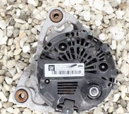 Opel Zafira C Generator/alternator 13500586