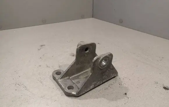 Opel Vectra B Engine mounting bracket 90496940 24494