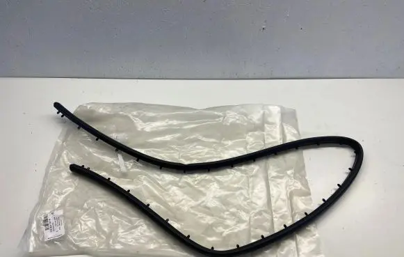 Volkswagen ID.3 Rubber seal front coupe door window 10A823707b S828301 8E04238W0T
