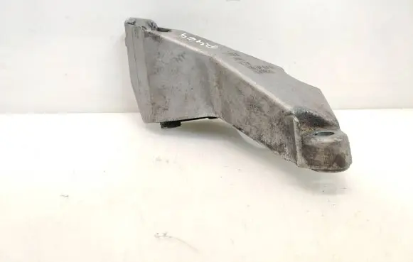 Audi A4 S4 B6 8E 8H Engine mounting bracket 8E0199307A