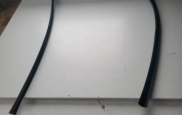 Toyota Verso Rubber seal rear door window/glass 