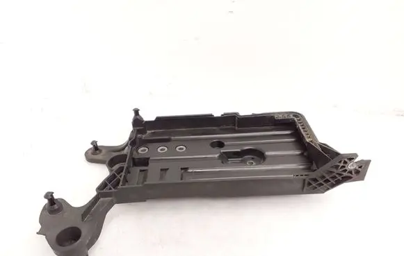 Volkswagen PASSAT B8 Battery tray 5Q0915321H 5Q0915331J