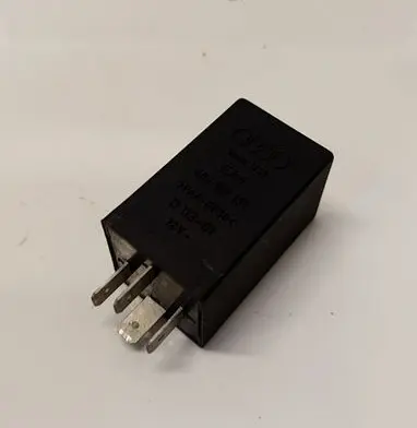 Audi A4 S4 B5 8D Other relay 4D0907131