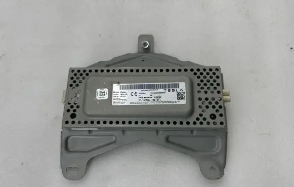 Tesla Model Y Antenna control unit 152797400D 01092023 A04230090002E