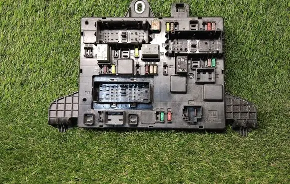 Opel Zafira B Power management control unit 20957185 3659271