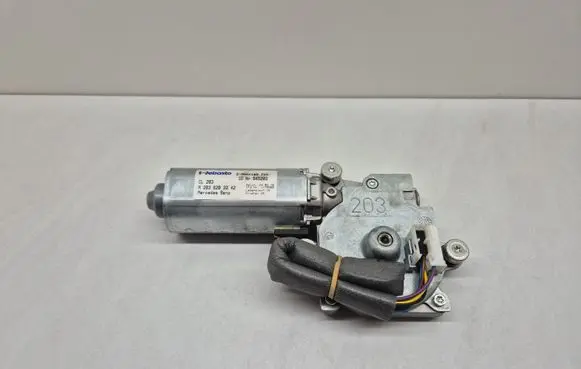 Mercedes-Benz C W203 Sunroof motor/actuator A2038203242