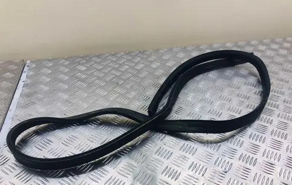 Mercedes-Benz E W211 Engine compartment rubber 