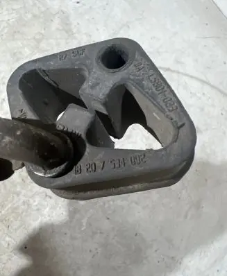 BMW 3 E90 E91 Muffler mount bracket/holder 7534092