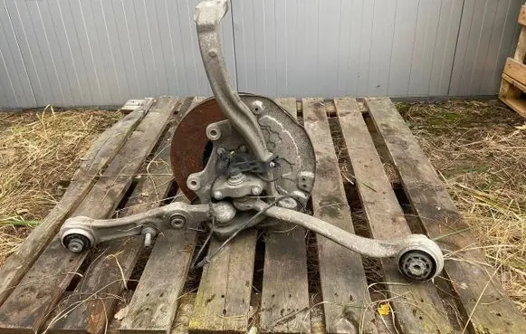 Mercedes-Benz C W205 Front wheel hub 2052100