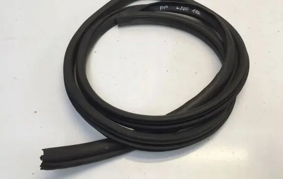 Mitsubishi L200 Front door rubber seal