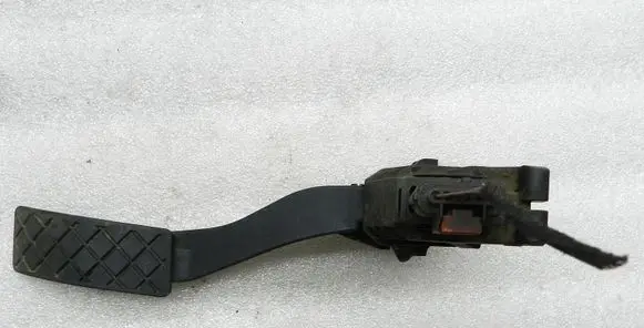 Volkswagen Tiguan Accelerator throttle pedal 5Q1723503J 5Q1723503