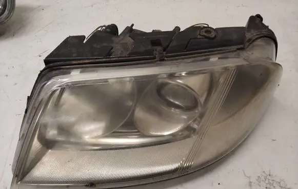 Volkswagen PASSAT B5.5 Headlight/headlamp 3B0941015