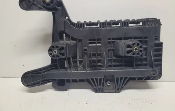 Volkswagen Touran II Battery tray 1K0915333