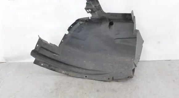 Front wheel arch liner splash guards