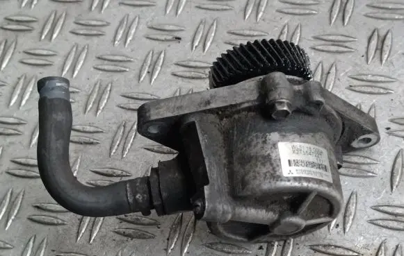 Ford Ranger Vacuum pump WL5118G00A X2T55472ZT