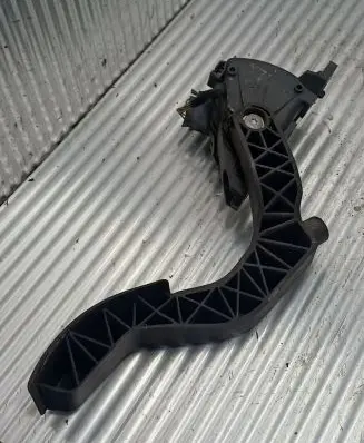 Audi A4 S4 B5 8D Accelerator throttle pedal 8D1721523E