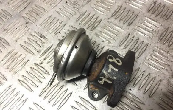 Audi A6 S6 C4 4A EGR valve 046131503a 7.21675.04