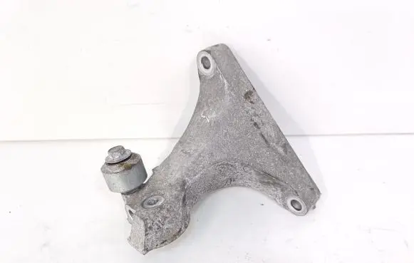 Subaru Outback (BS) Engine mounting bracket
