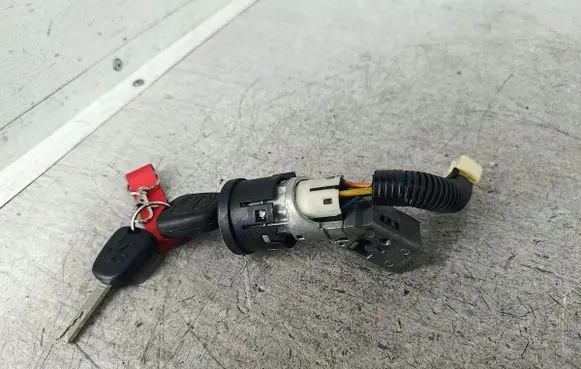 Peugeot 107 Ignition lock N0501477N0501412