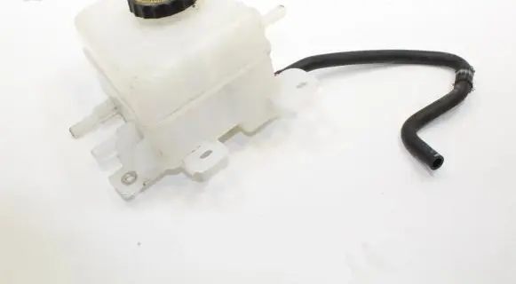 Lexus RX 450H Brake fluid reservoir 