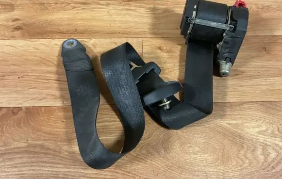 Smart ForTwo I Front seatbelt 33003480